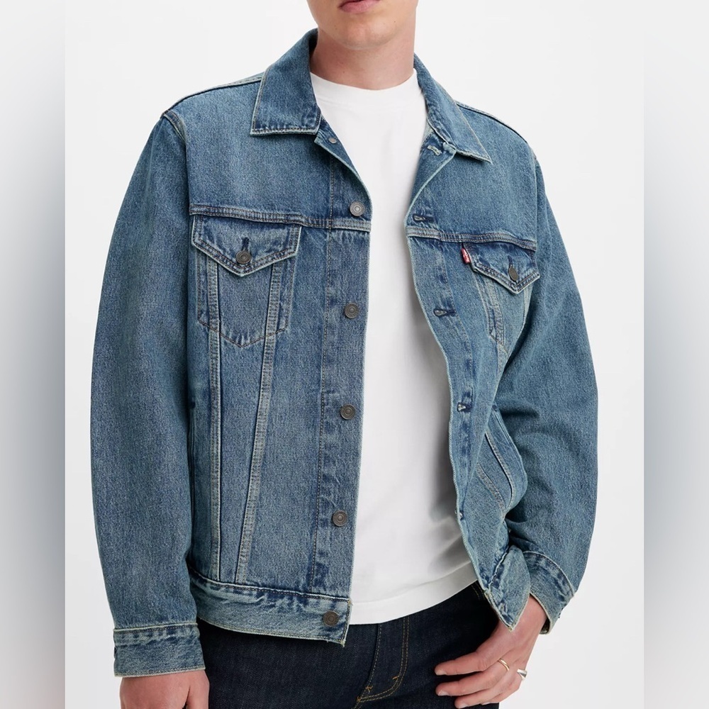 NWT Levi’s Vintage Inspired Relaxed Fit Trucker Jean Jacket